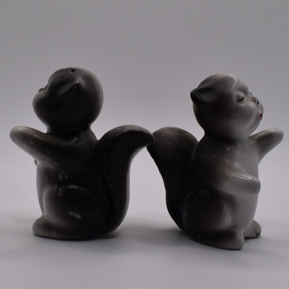 Vintage Japan Squirrels Salt and Pepper Shakers - Picture 3 of 8